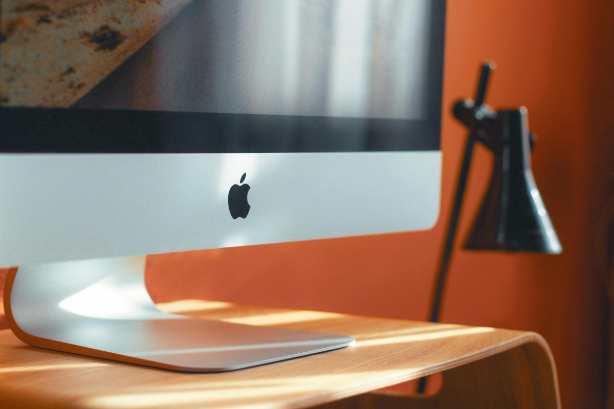 pexels-photo-1034649-1034649 A sleek computer and stylish desk lamp on a wooden table in a modern workspace.